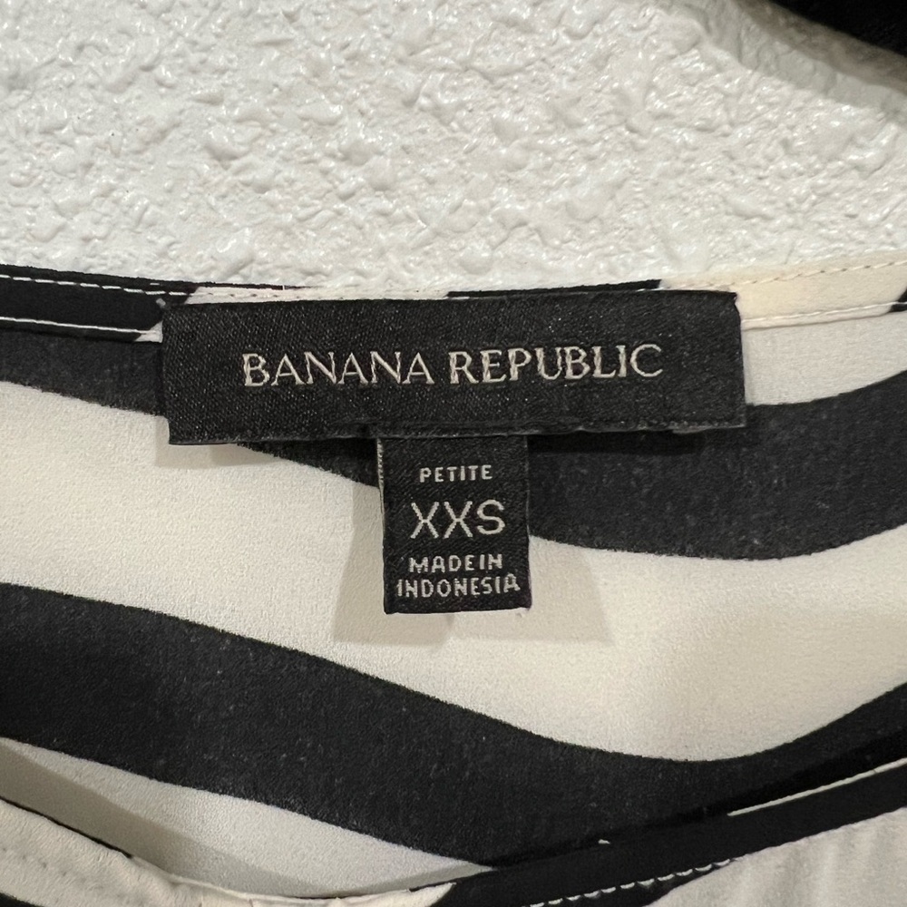 💟 Banana Republic black & while striped blouse with front opening -XXS - Picture 5 of 12